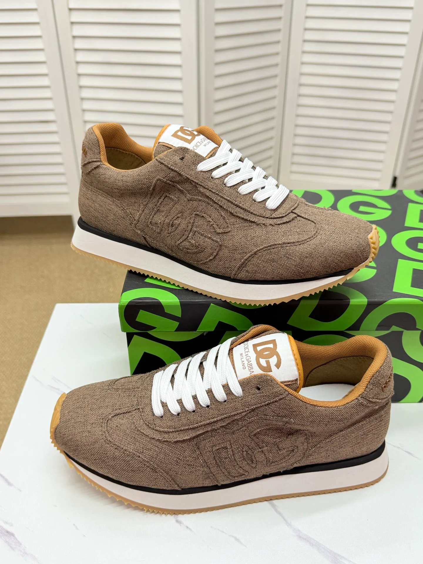 Men's clothing and shoes 230. The latest sports and casual shoes for couples (DG) are fashionable and versatile, and can add luster to various looks. Create an exquisite design with unique dynamic vitality and modern atmosphere, showing modern elegance. Size: 36-46 (45 and 46 are custom-made and cannot be returned or exchanged) Se